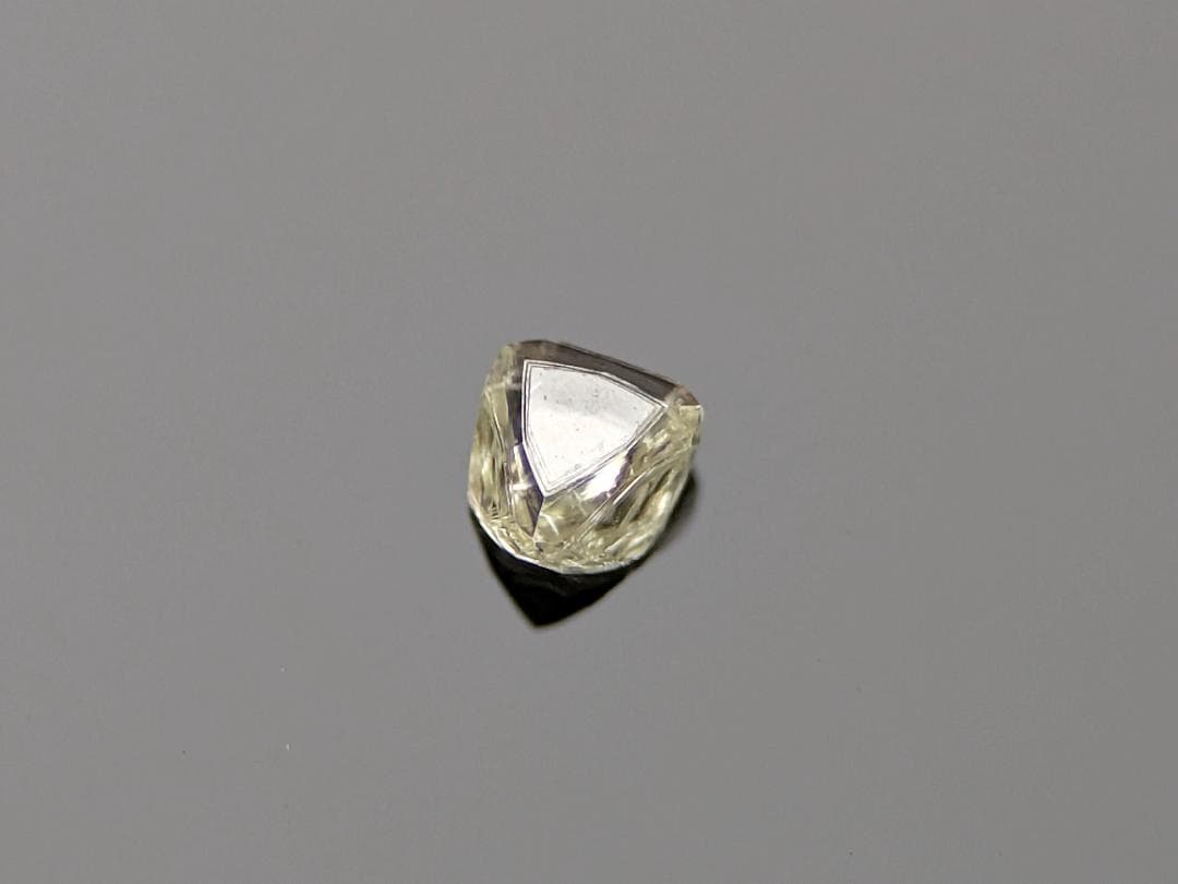 蛍光ダイヤモンド原石４色セット　計0.361カラット　ボツワナ産