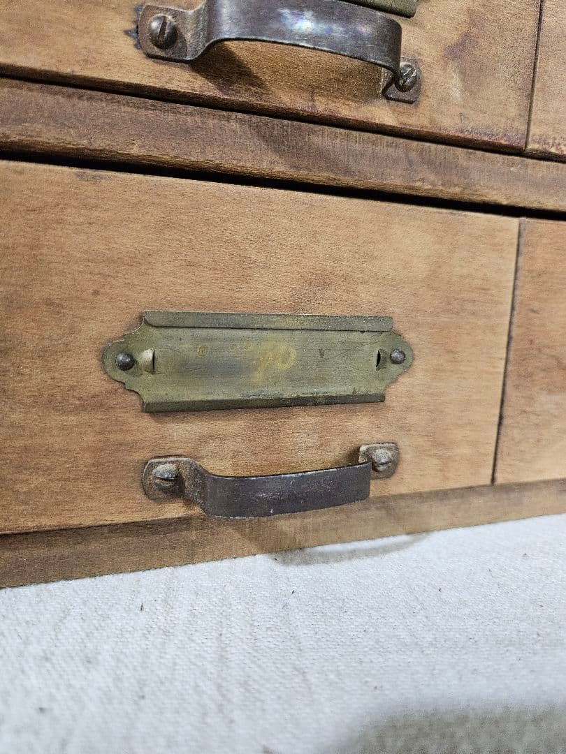 アンティーク 古い木の小引出し 8杯 カードケース 名刺入れ 無垢材 小物入れ