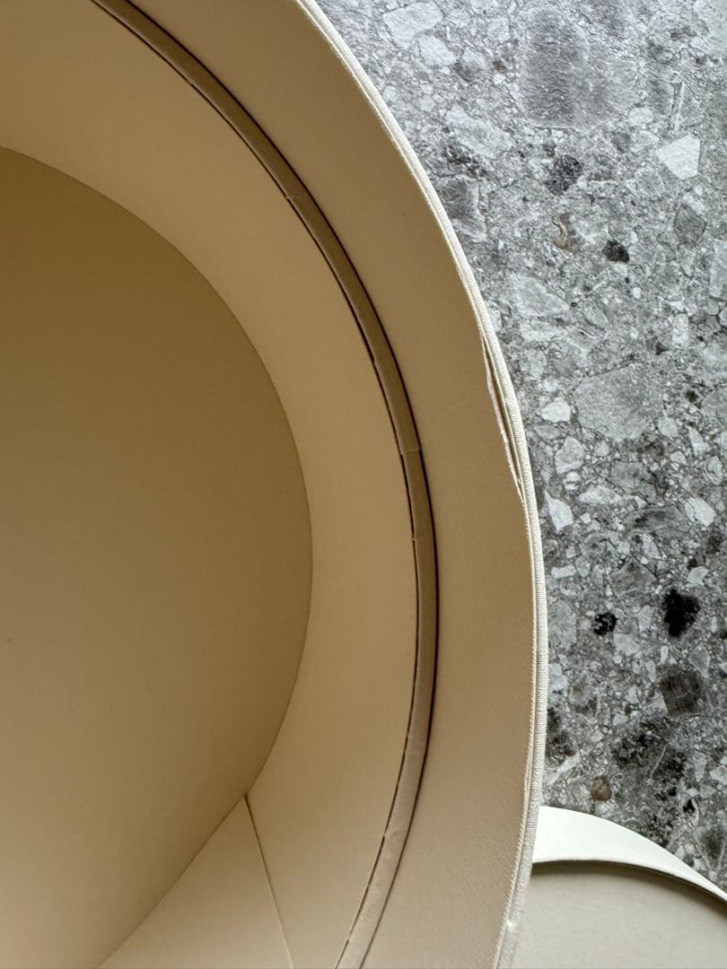 VALENTINO ギフトボックス 円形 ホワイト