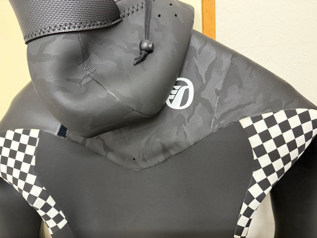 サイバーウエットスーツ　フルスーツ新品未使用　レディースモデル　フード付き