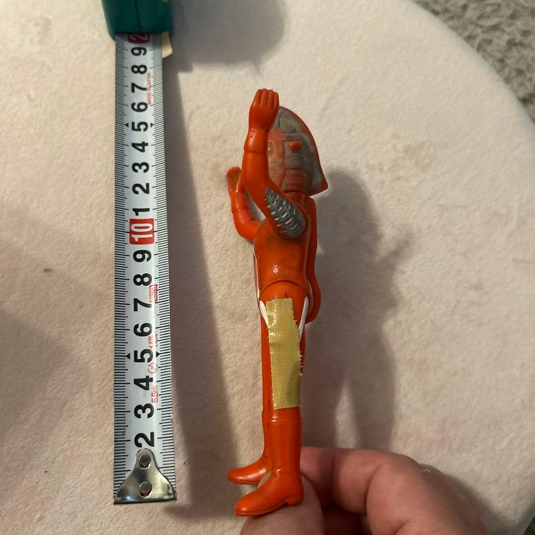 ウルトラセブンフィギュア オレンジ