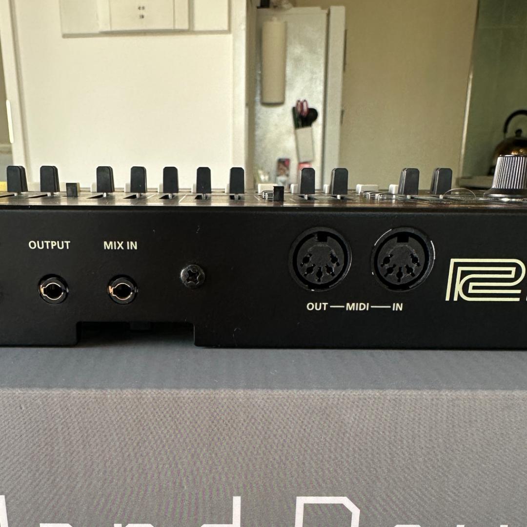 鍵盤楽器 Roland Boutique JU-06A