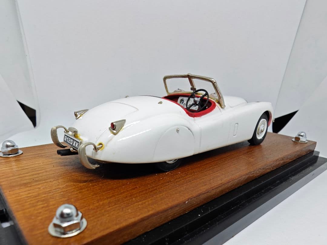 ハンドメイドモデル 1/43 JAGUAR XK120 1950 ホワイト