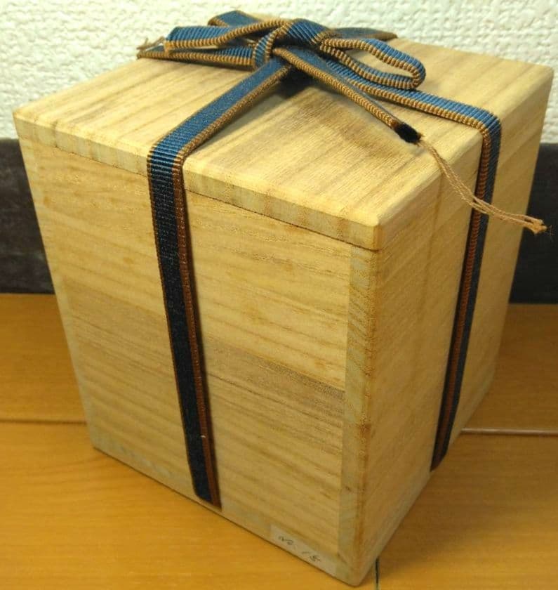 人間国宝 金城次郎 湯呑(魚2匹）栞 共箱 壺屋焼 壷屋焼 やちむん