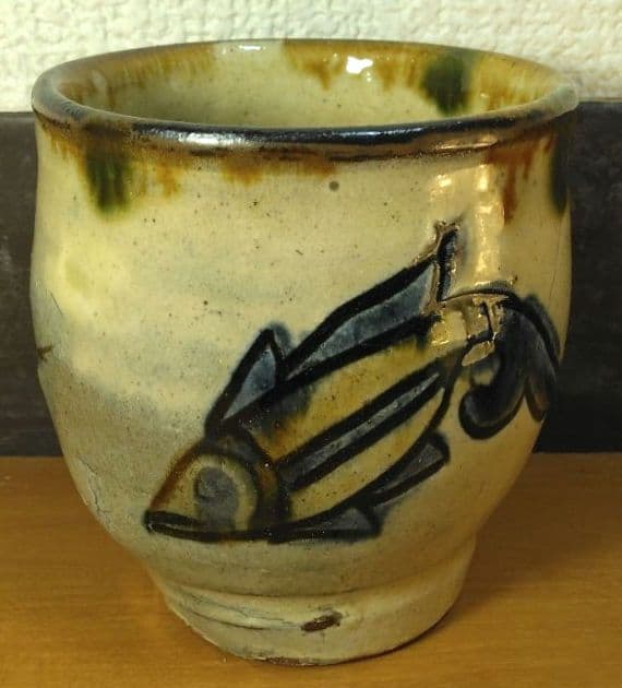 人間国宝 金城次郎 湯呑(魚2匹）栞 共箱 壺屋焼 壷屋焼 やちむん