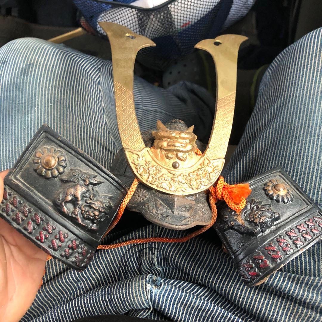 置き物　鉄兜