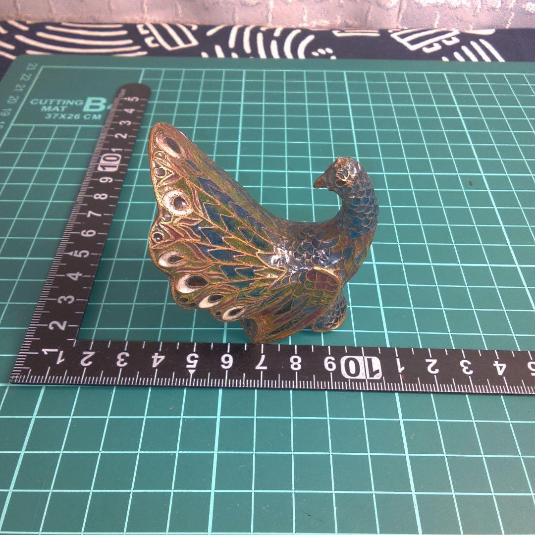 小物１ 七宝？ 孔雀デザインの金属製置物 つのがありません