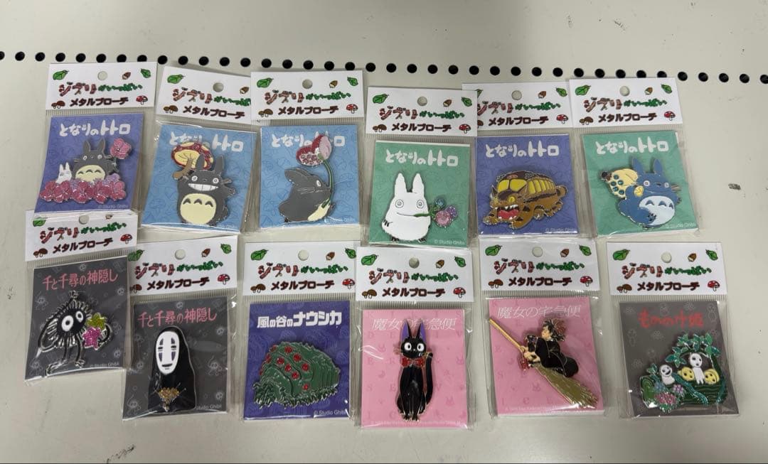 【新品】ジブリ　メタルブローチ 12種類