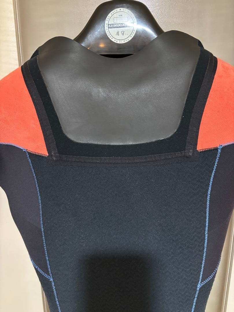 使用少なめ！　Hurley　セミドライ　チェストジップ　Lサイズ相当　日本製