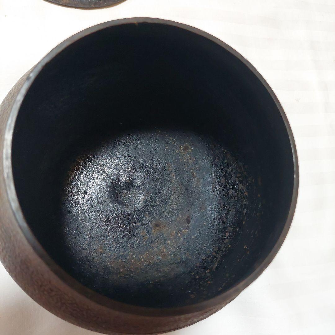 鉄製 茶釜 丸型 浮彫りデザイン