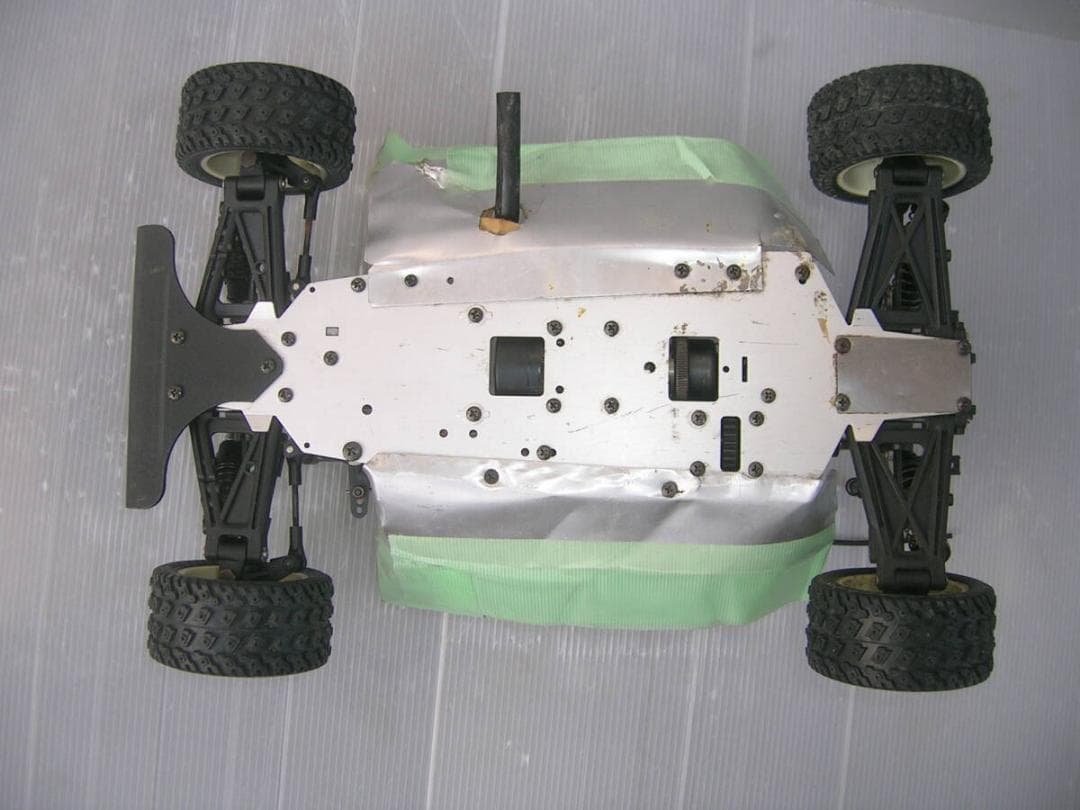 すぐ遊べる調整済み。お手軽エンジンカー迫力ワイドボディ。京商GP10三菱パジェロ