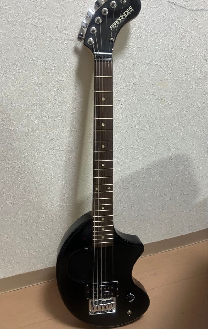 エレキギター アンプ内蔵ギターZO-3 ヘッドホーン端子付き。