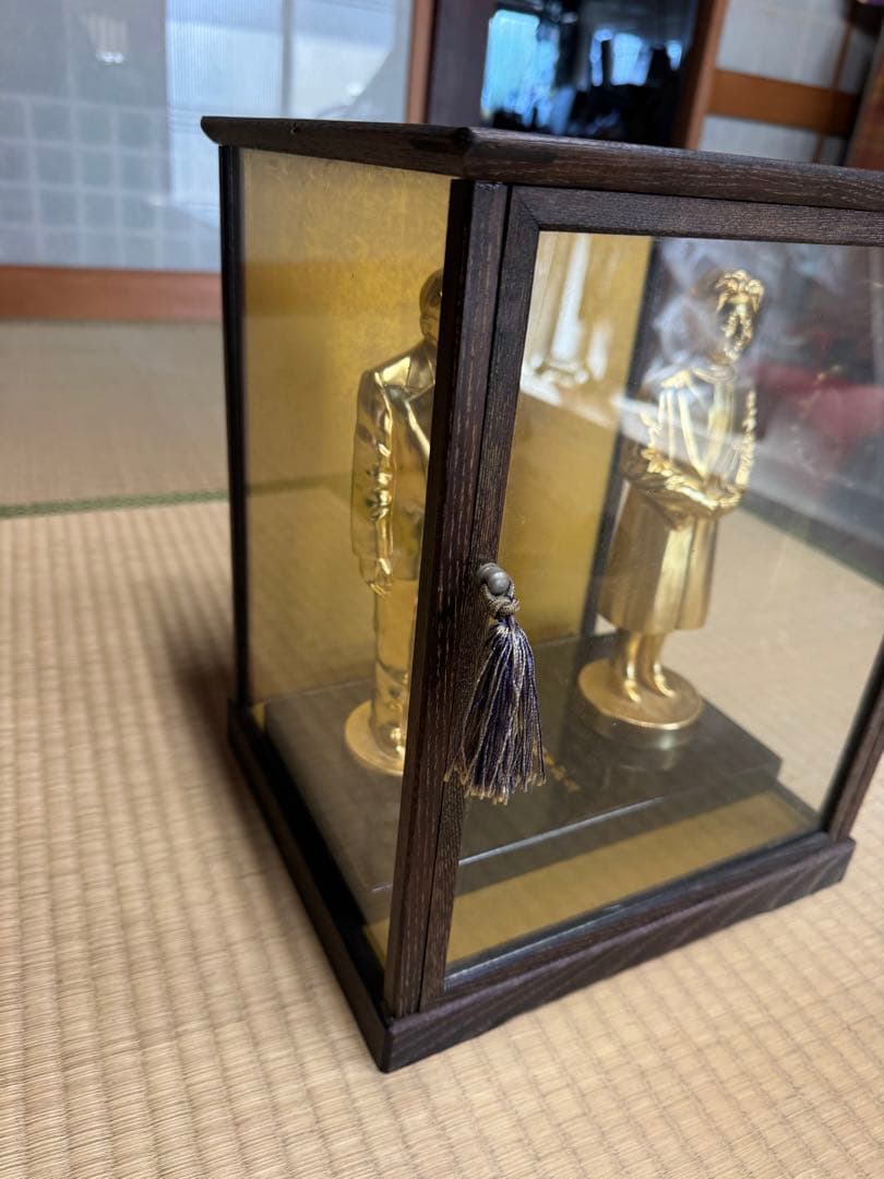 天皇陛下御在位五十年記念の記念品　箱入り2体セット