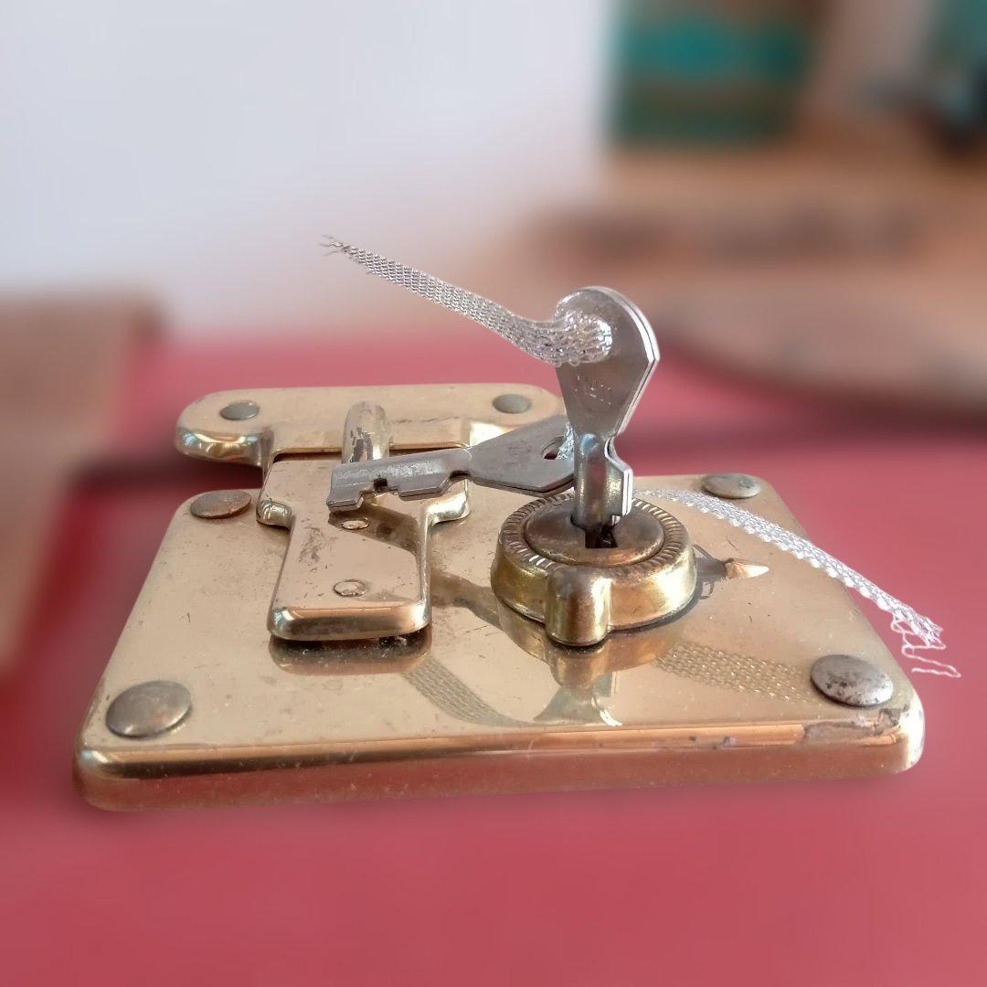 グローブトロッター　トラベルバッグ　ミディアムチェックイン相当　キャスターなし