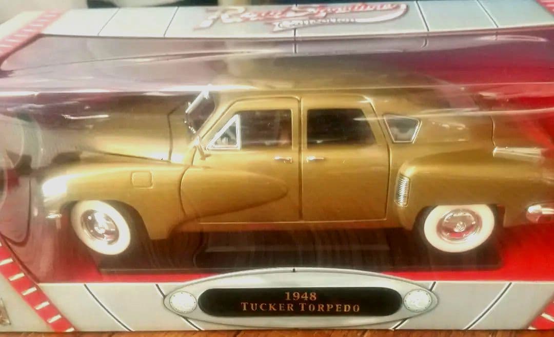 ミニカー 1948 Tucker Torpedo
