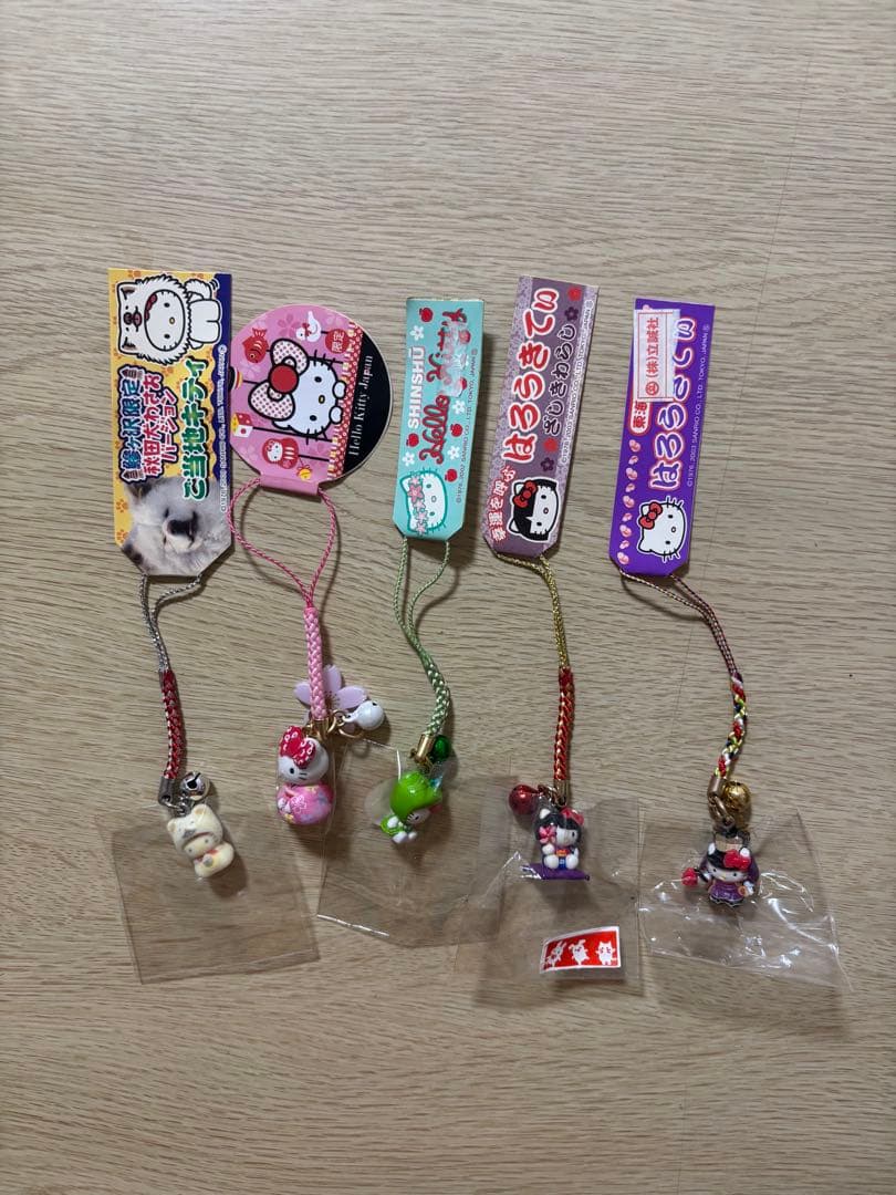 ご当地キティ　根付け75点まとめ売り