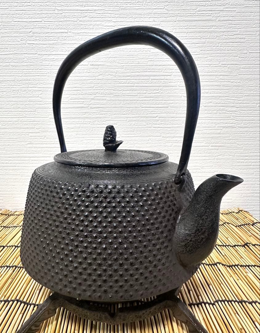 未使用品　南部伝統工芸士 及川寛治作真作保証　九重形１５型アラレ　南部鉄瓶　鉄瓶