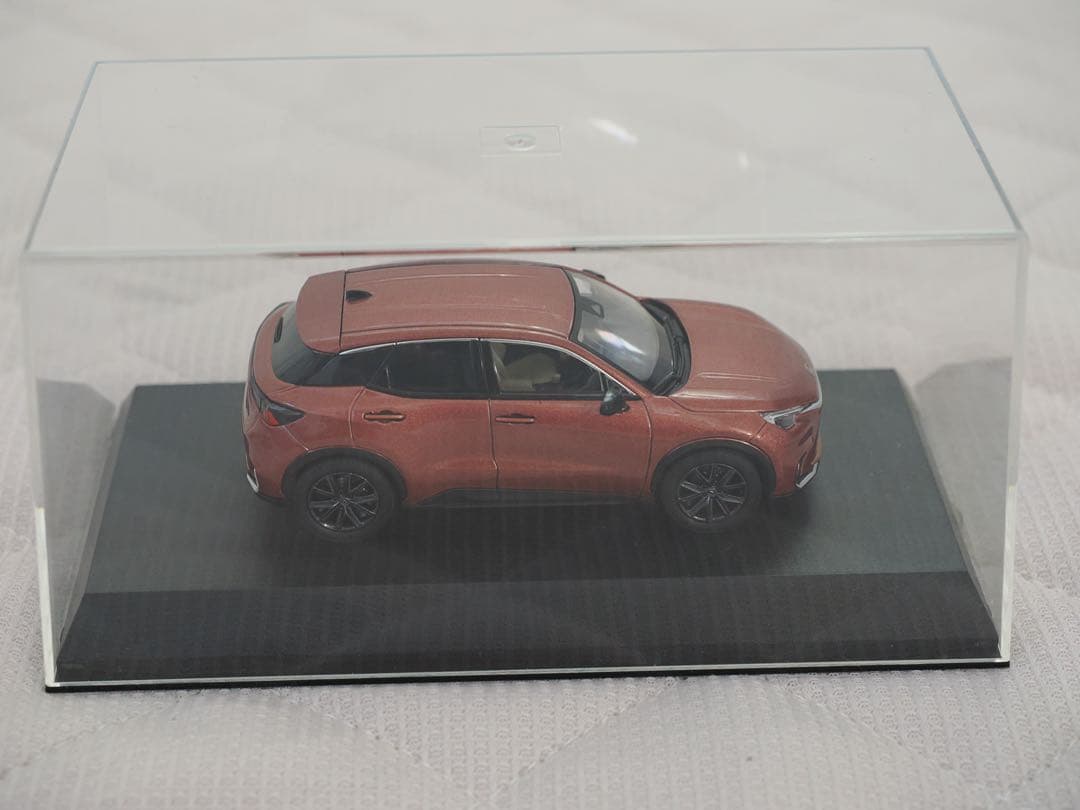 LEXUS LBX 1/43 スケールモデル オレンジ