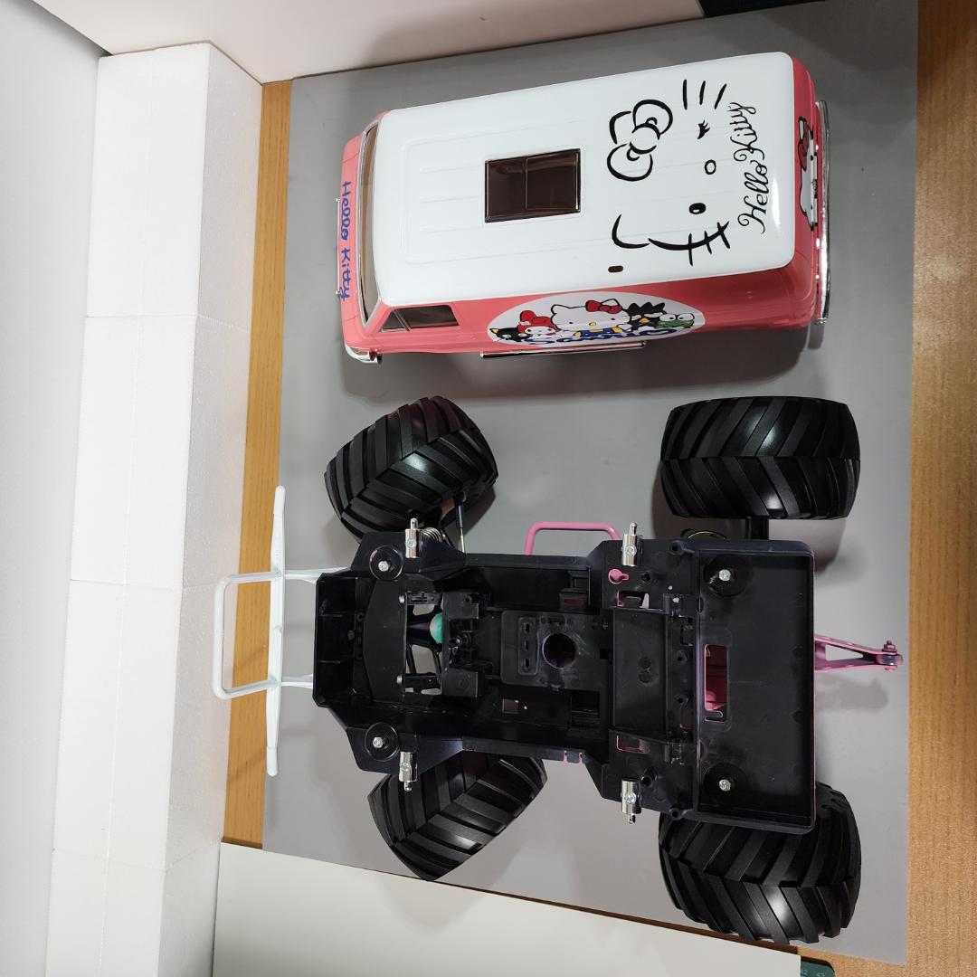 タミヤ 1/12 RC ランチボックス ハローキティ仕様