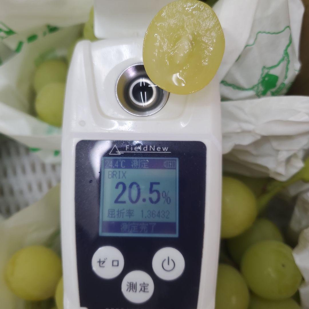 3️⃣ 山梨県産 シャインマスカット８房入り 箱込み5.7キロ