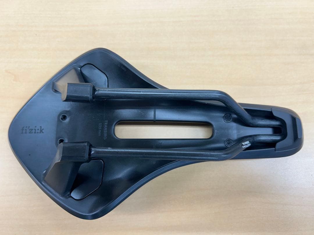 フィジーク TRANSIRO AERIS SHORT DISTANCE R1