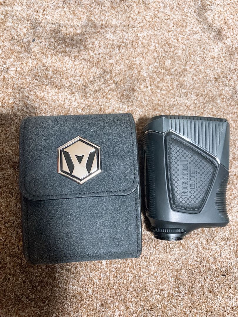 Bushnell PRO XE ゴルフ用距離計 (ケース付き