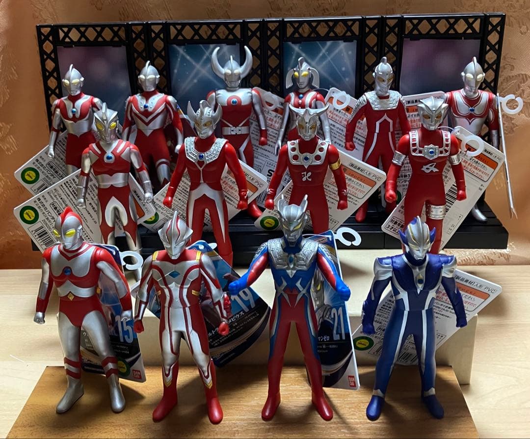 J*0様 新品 ウルトラ家族 14体フィギュア セット 送料込