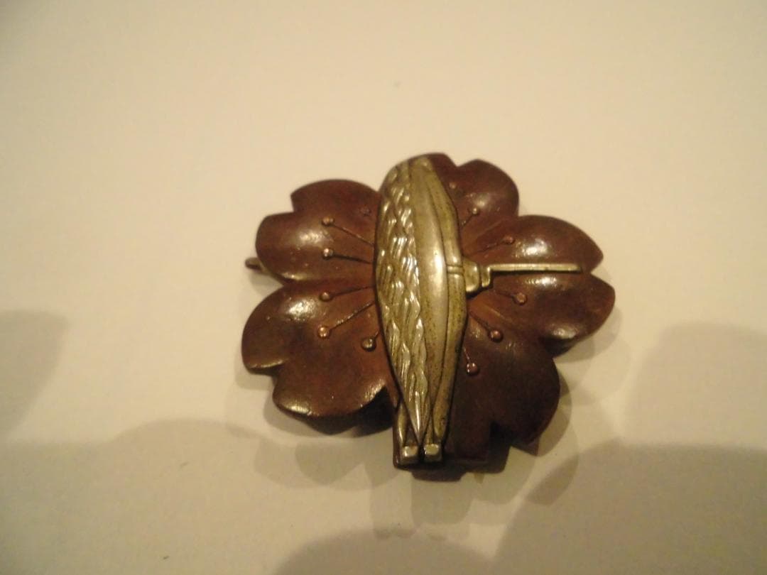 桜の花びらデザインのアンティーク装飾品　旧日本海軍　潜水艦徽章