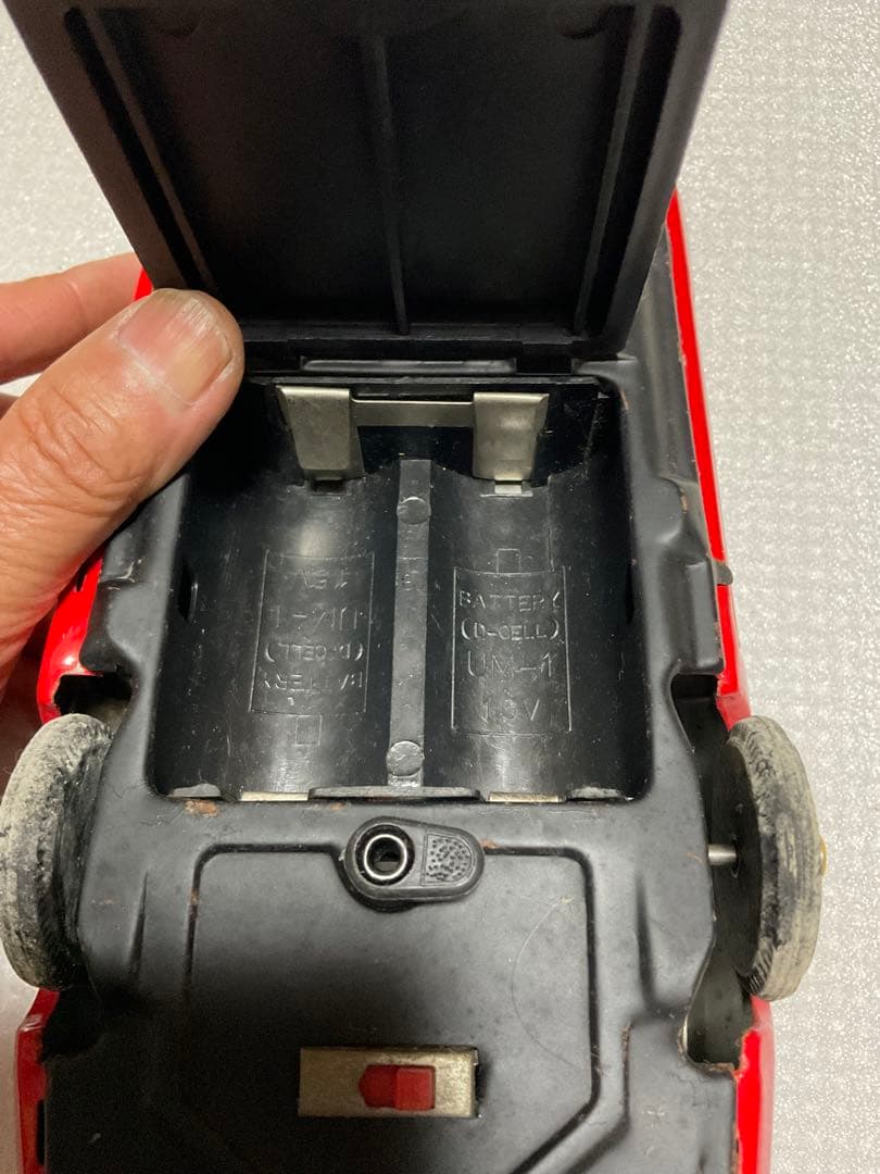 TAIYO／MUTANG・mach1。赤／黒ツートン。【電池を入れても無作動】。