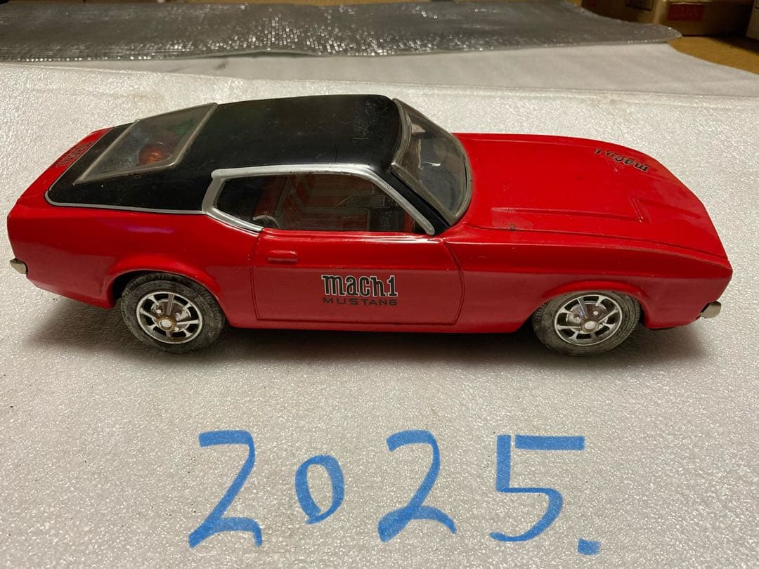 TAIYO／MUTANG・mach1。赤／黒ツートン。【電池を入れても無作動】。