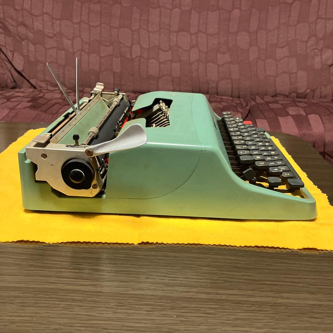 ほぼ完動品　タイプライターOlivetti Lettera 32 #497