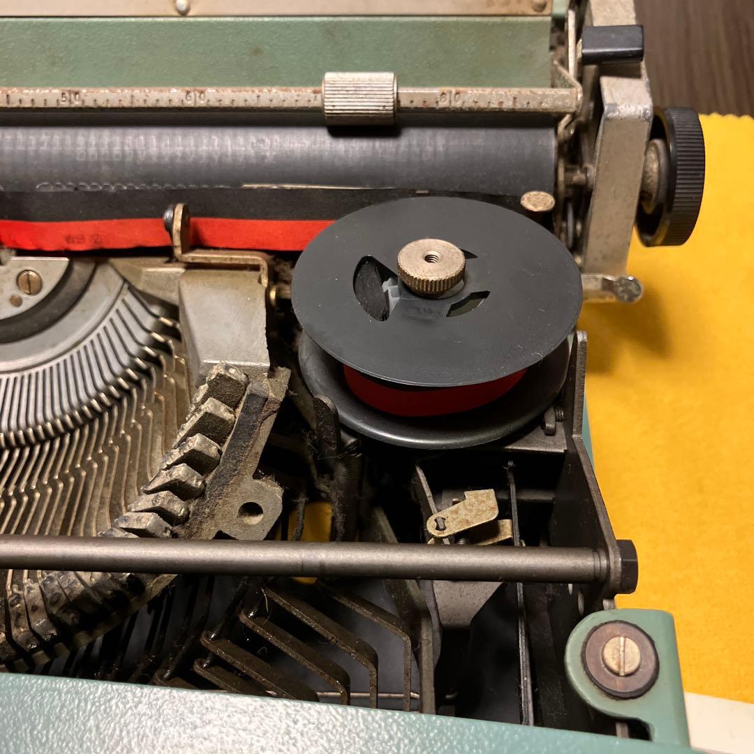 ほぼ完動品　タイプライターOlivetti Lettera 32 #497