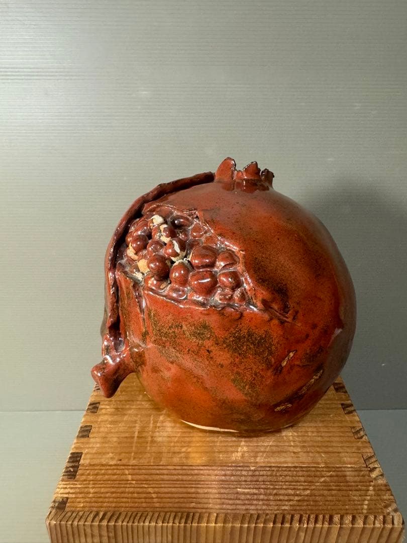 2639 田中太郎作　柘榴鉄釉置物
