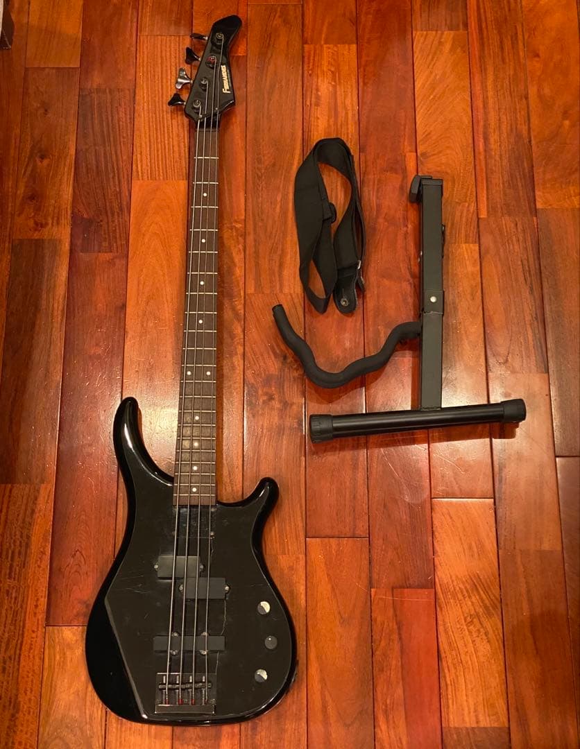 【値下げ】エレキベース 黒 FERNANDES ストラップとスタンド付き