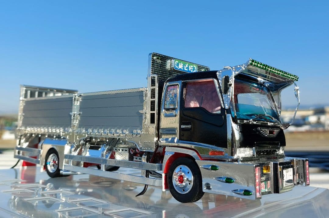 デコトラプラモデル 1/32 いすゞ フォワード 造り平ボディ 完成品