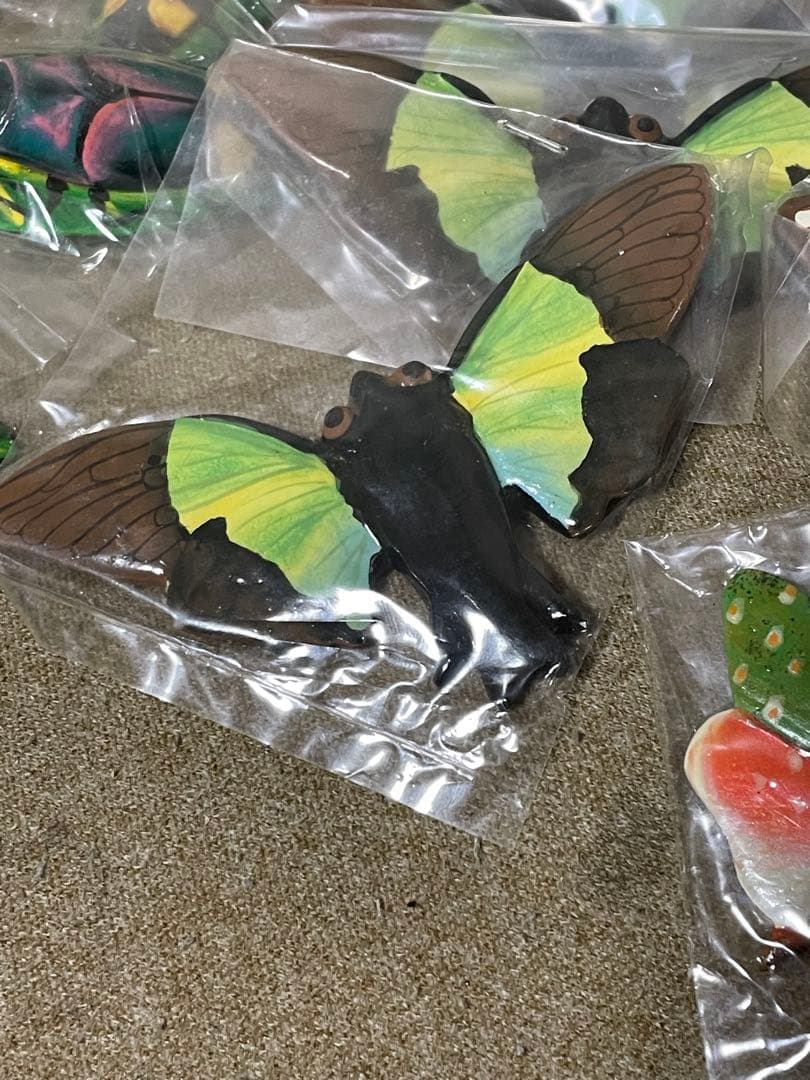 【大量まとめ売り】木彫りの蝶々　海外土産　かわいい　チョウチョ