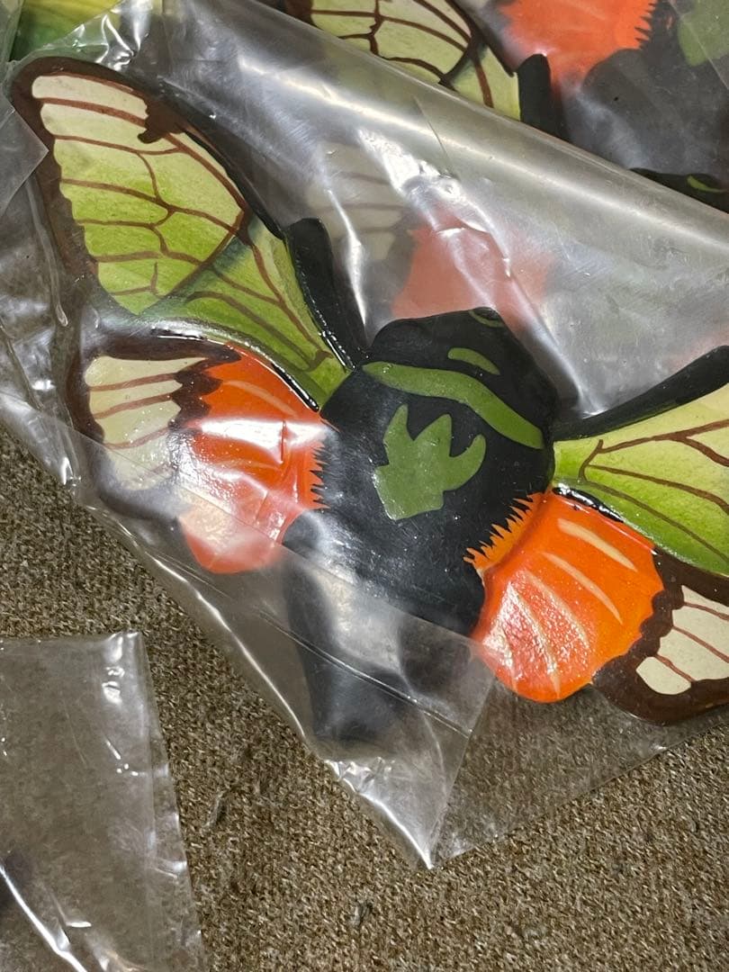 【大量まとめ売り】木彫りの蝶々　海外土産　かわいい　チョウチョ