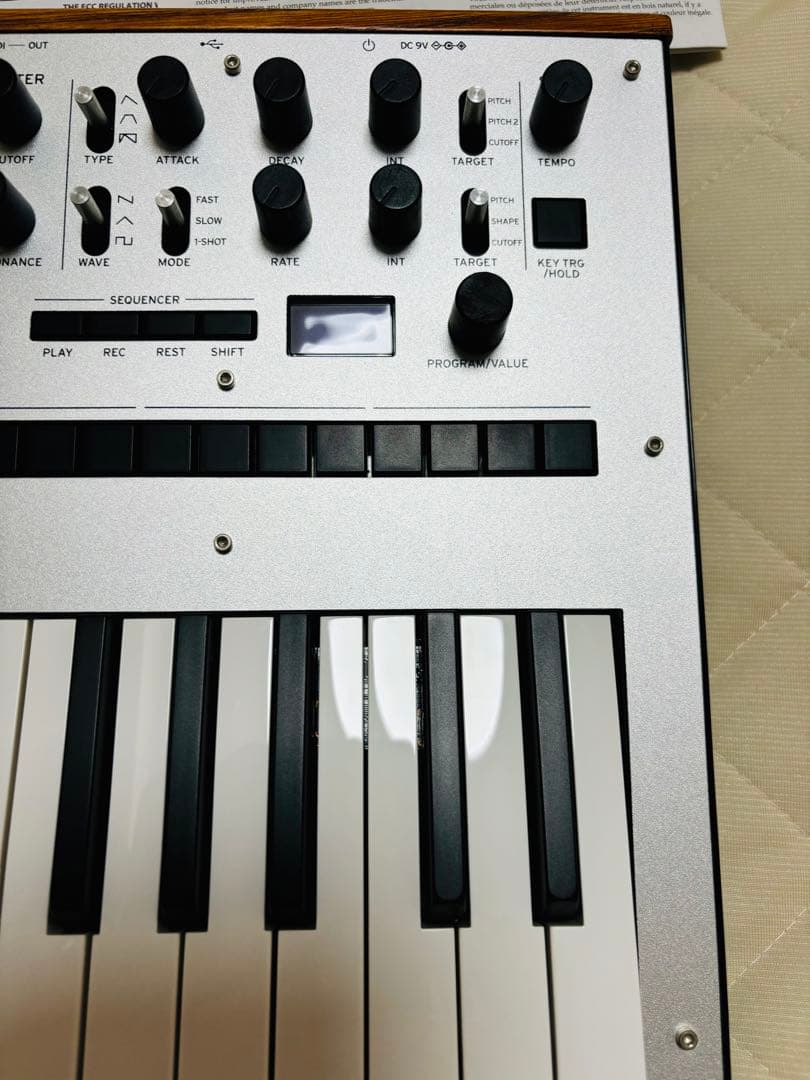 KORG monologue シンセサイザー