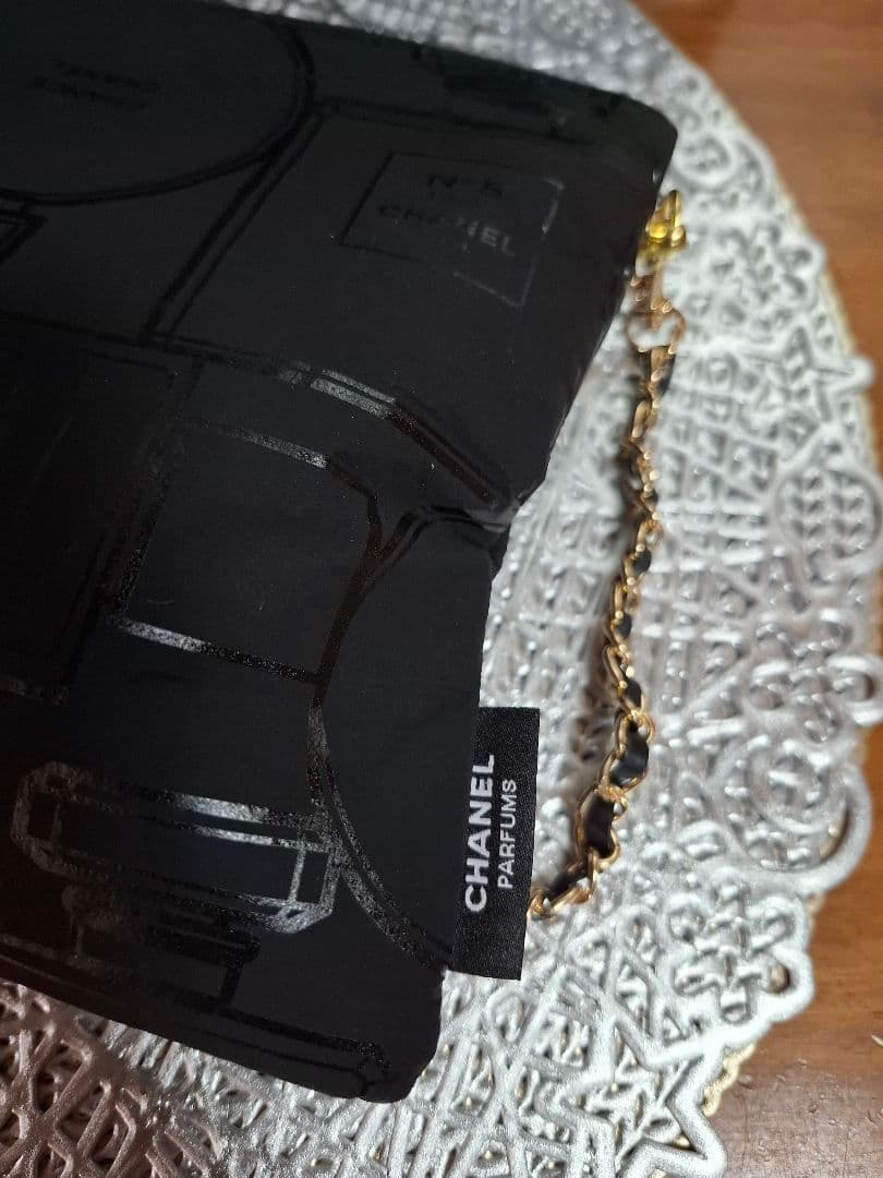 CHANEL 香水ボトルデザイン　ノベルティポーチ　ブラック　斜め掛け