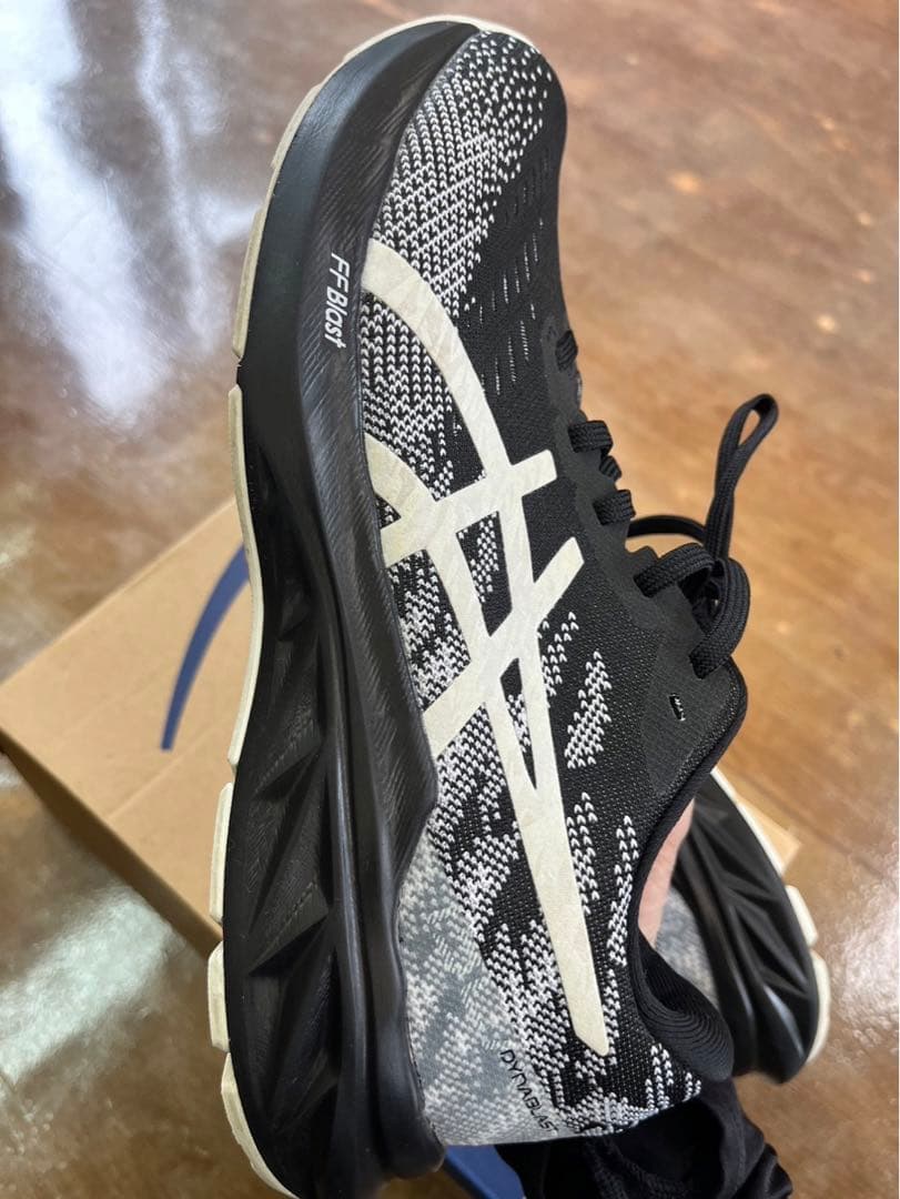 【美品】asics DYNABLAST 3   25.5cm