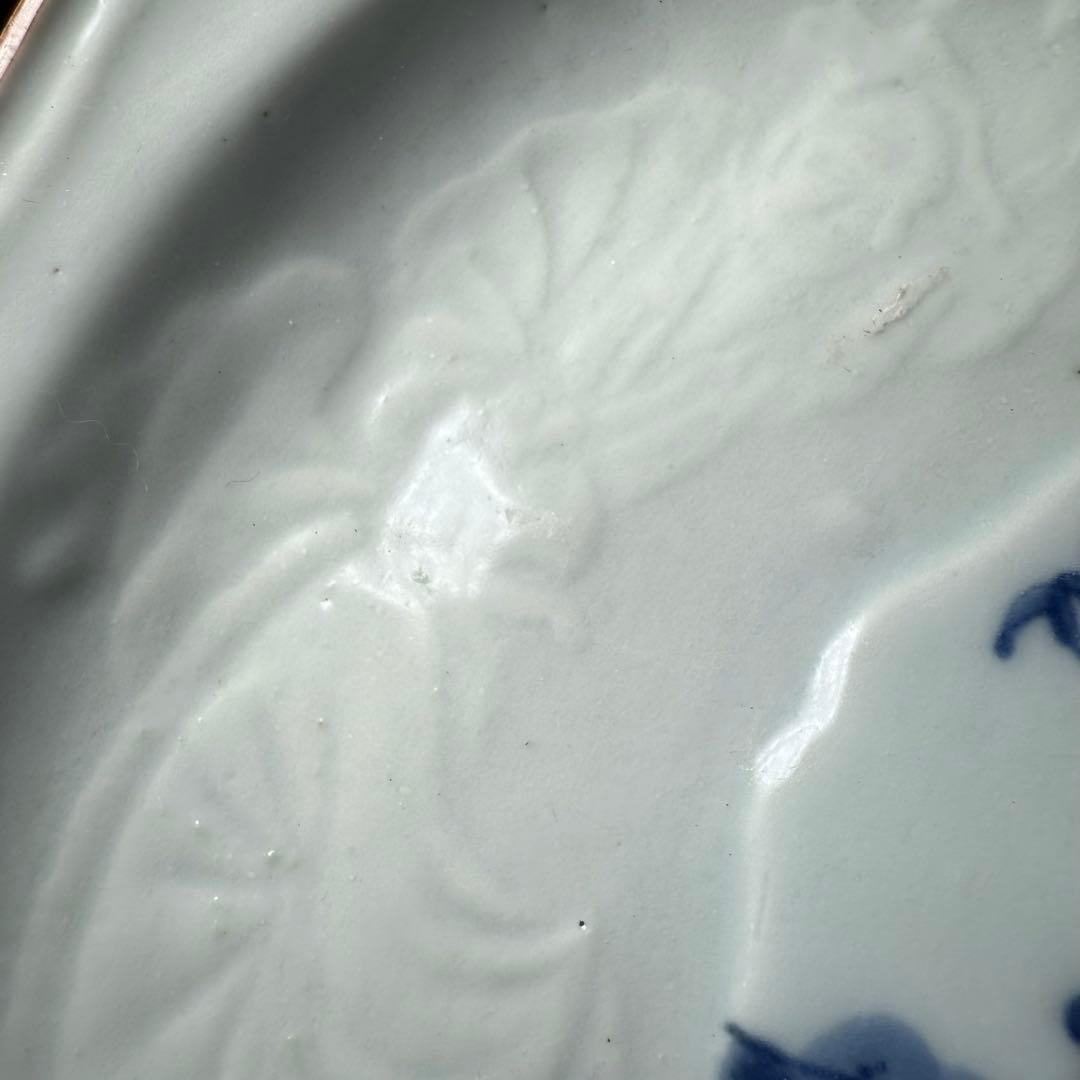 江戸後期　古伊万里　染付異人図陽刻輪花形七寸皿　銘　変形字　古美術　蒐集家