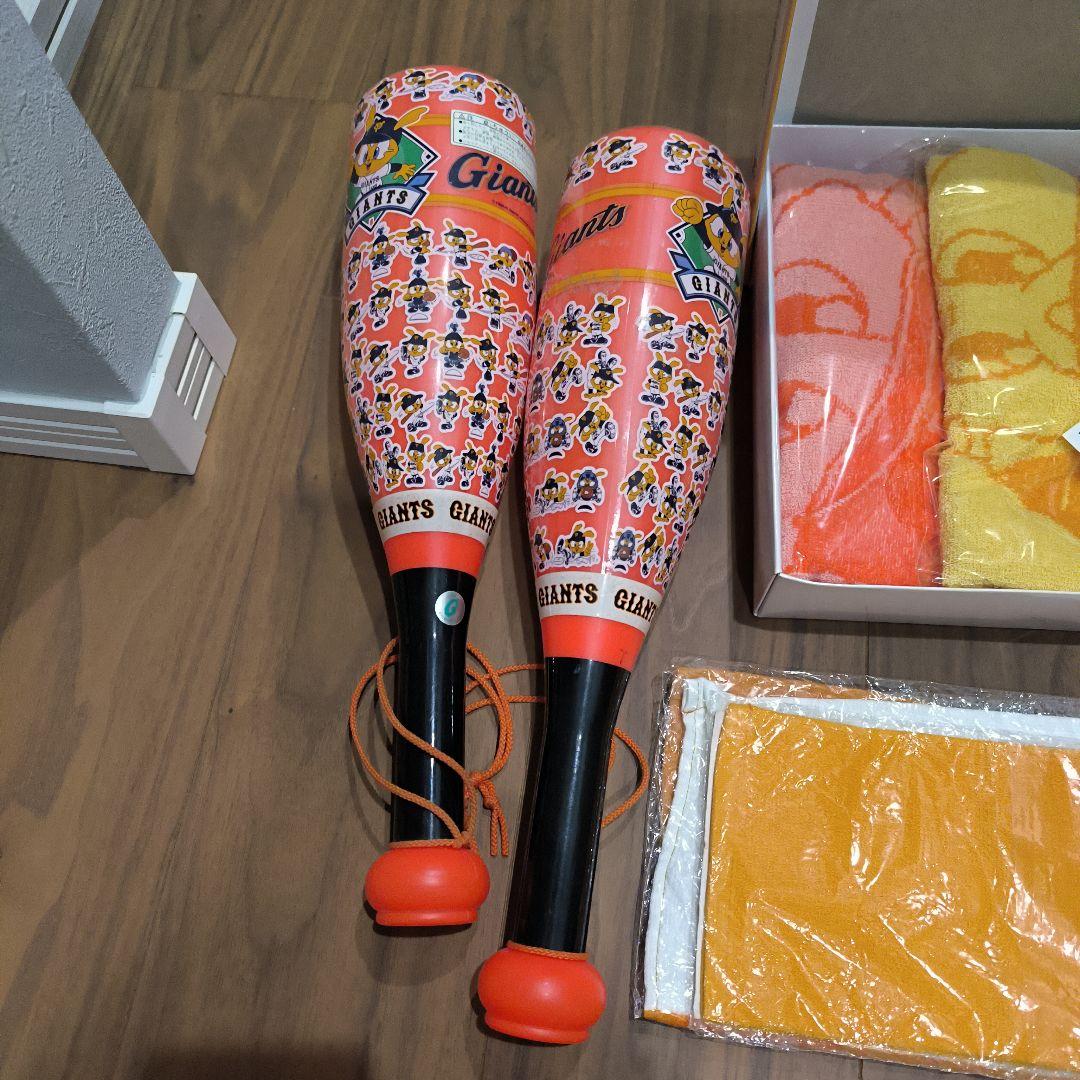 読売巨人応援メガホンとフィギュア、高橋由伸サイン等セット