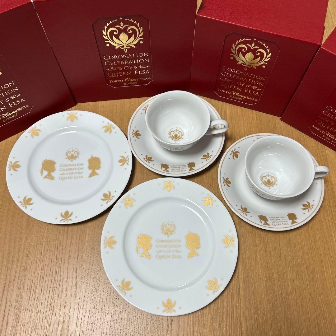 ファンタジースプリングス　エルサ　カップ・ソーサー2セット　プレート2枚