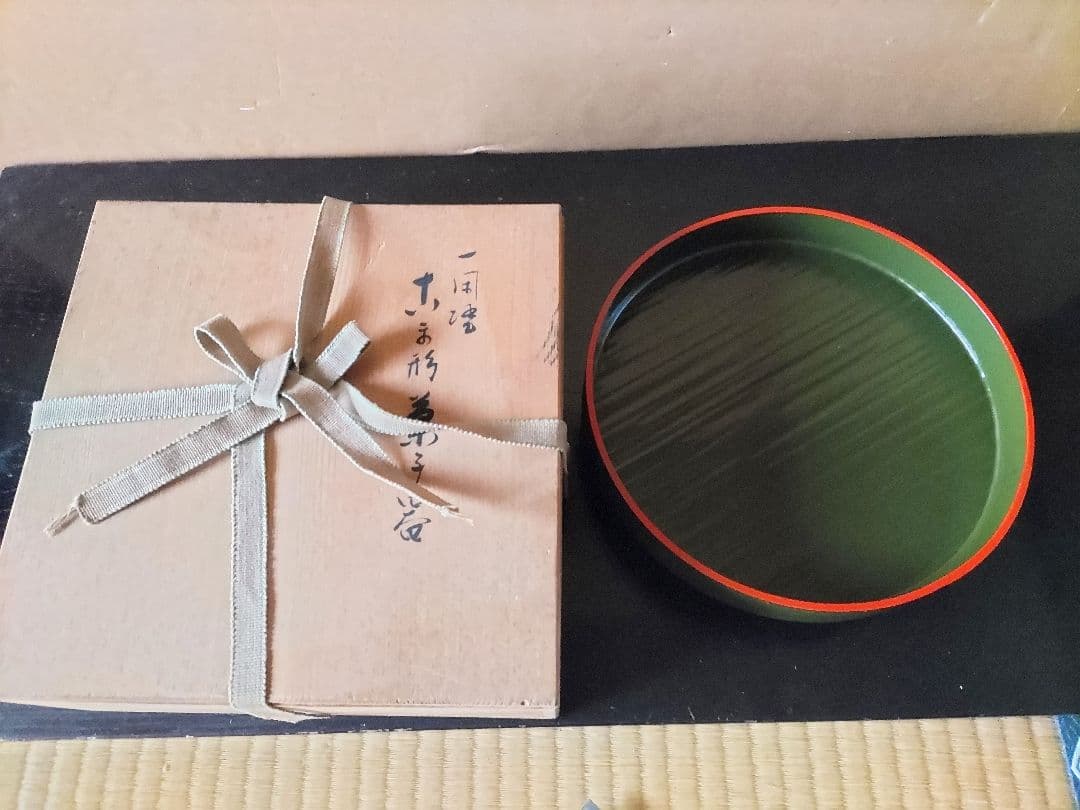 木箱付き漆器 菓子器緑色と黒色
