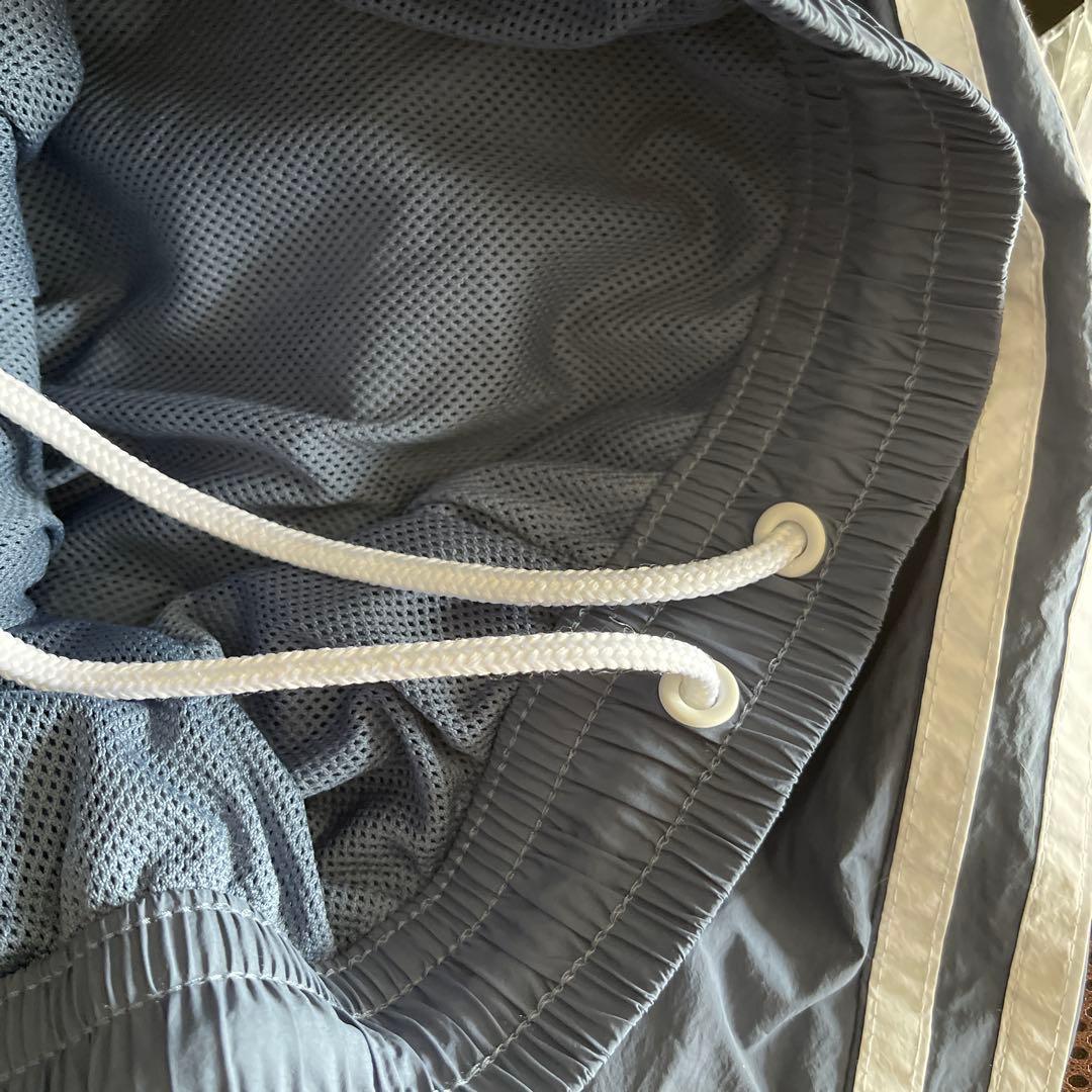 adidasトレフォイルロゴ　ブルーグレー ストライプ ナイロンジャージパンツ