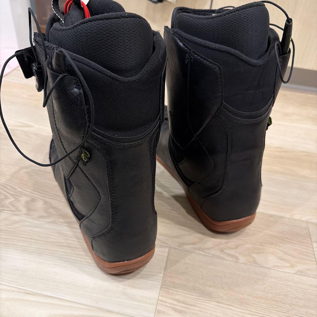 ブラック スノーボードブーツ