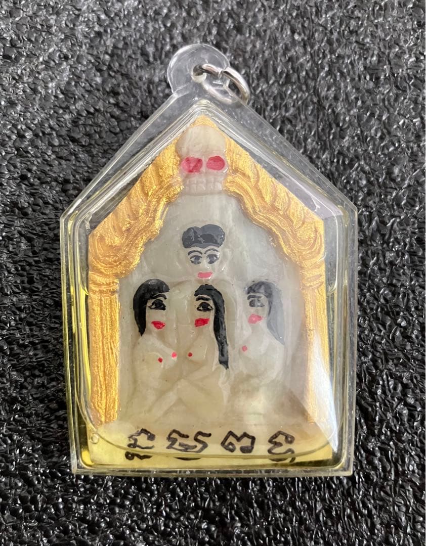 アジャン・タウィー　ゴーストオイル　クメール魔術　多くの女性からの愛情　禁断の恋