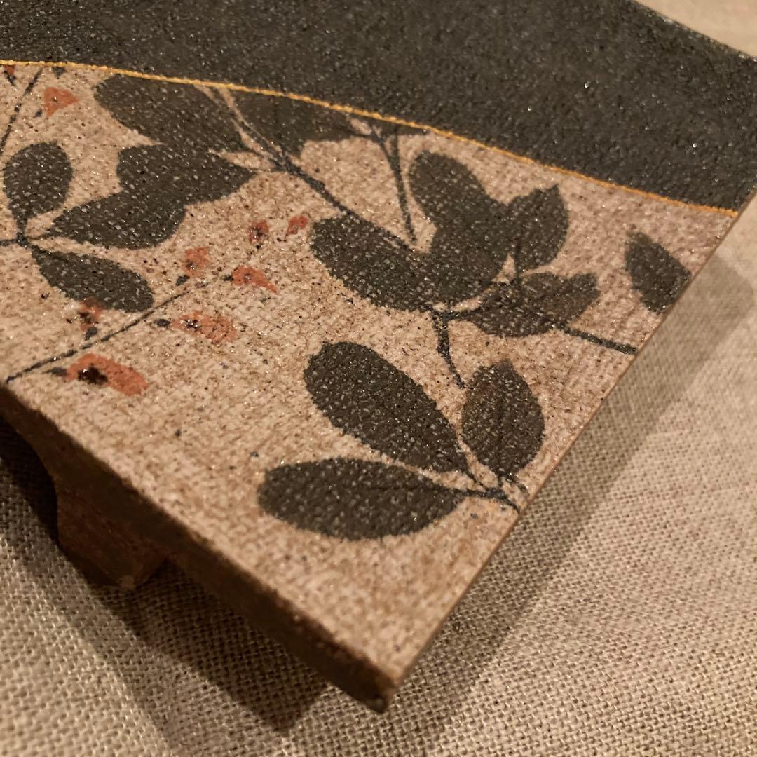 名工【伊藤元彦】布目彩泥 角皿 笠間の巨匠 芸術的な布目の陰影 飾り皿