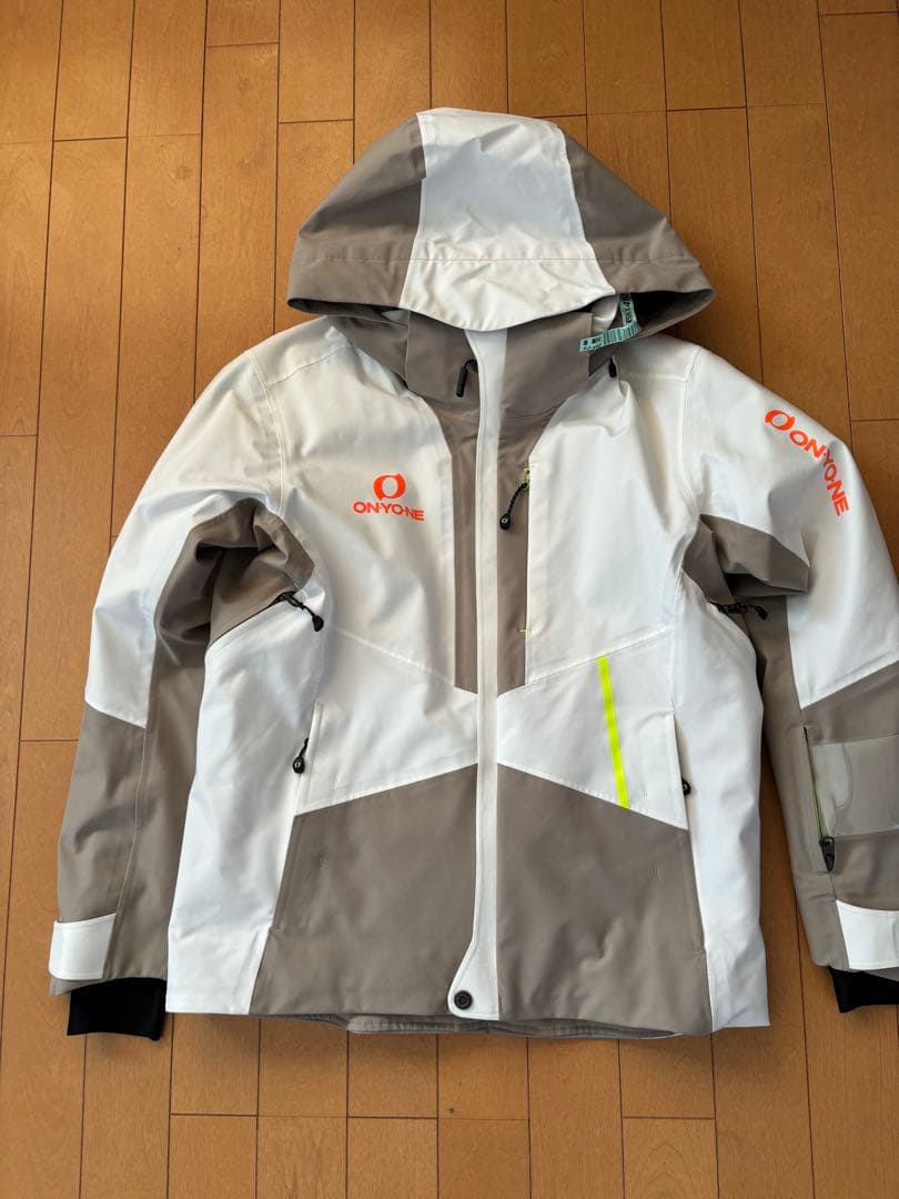 スキーウェア ジャケットとパンツセット SS ベージュ/ホワイト