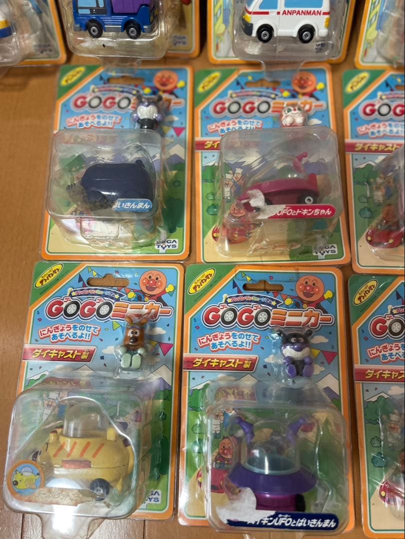 アンパンマン GOGOミニカーセット 16個